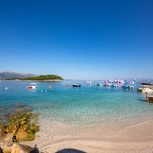 *** Hotel New Crystal Albania